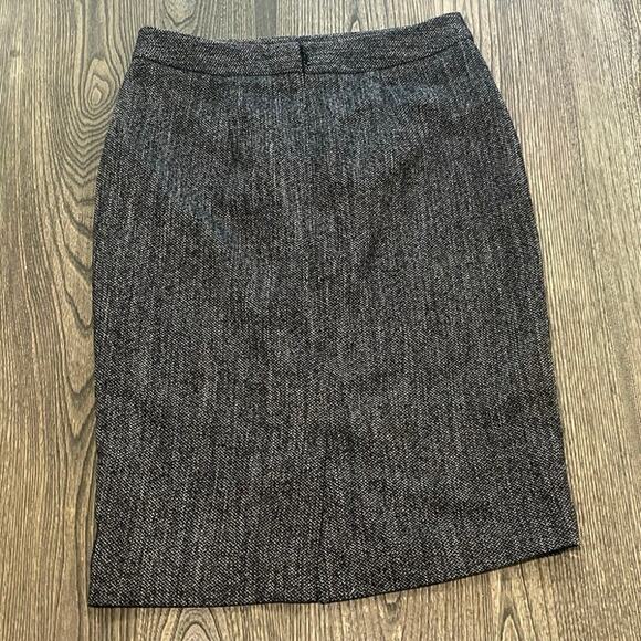 Ann Taylor Tweed Pencil Skirt Knee Length Back Slit Lined Stretch Gray Size 2 - Picture 5 of 5